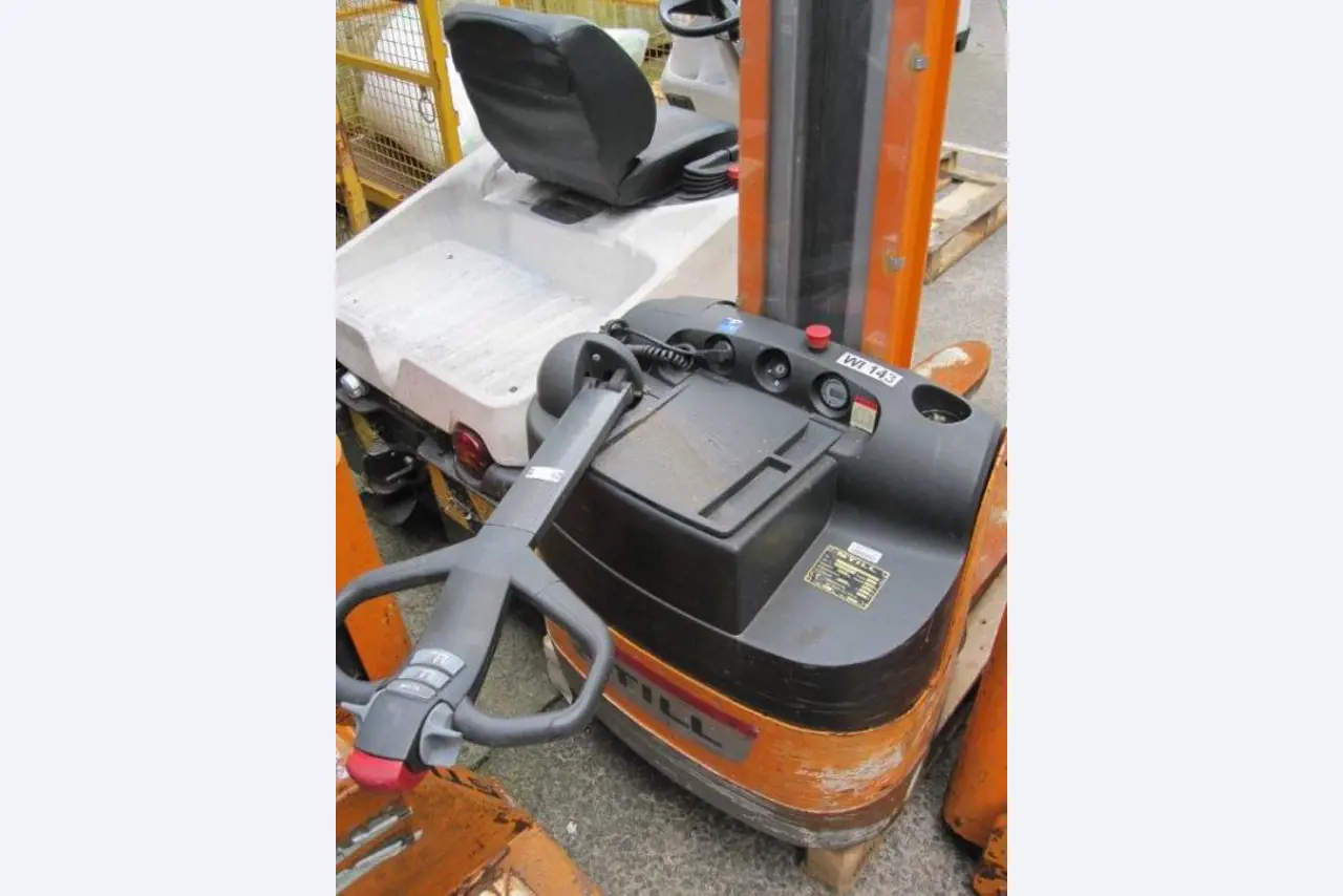 Gepflegte Flurförderfahrzeuge-2